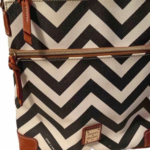 Dooney & Bourke Satchel Cross Body Black & White Chevron Zigzag Stripe Bag - Picture 2 of 9